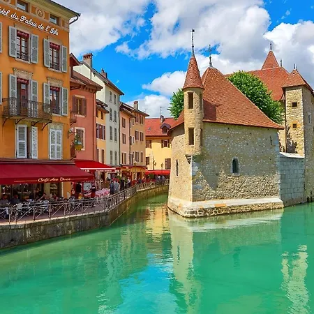 Olympe-free Carpark, 7 Min From Old Town, Spacious & Calm Apartment Annecy